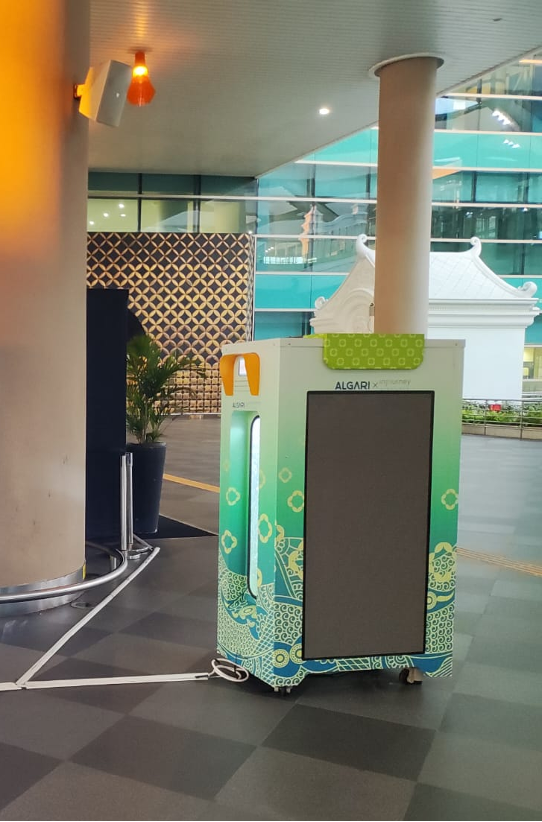 Instalasi bioreaktor Algari di terminal Yogyakarta International Airport